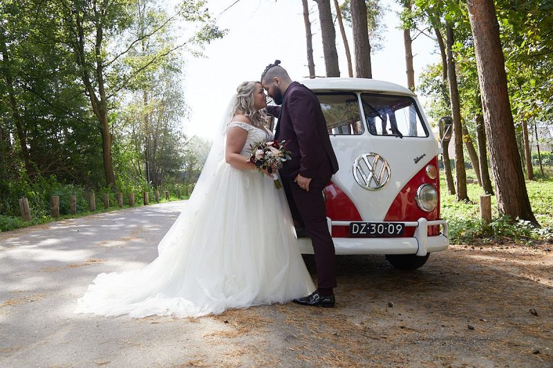 Klaas en Gerda met de vw bus